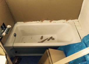 撤去・処分・解体工事】神奈川県大和市　陶器製バスタブ（浴槽）の解体・撤去工事