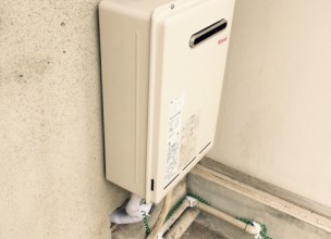 川崎市の県営住宅のお客様より、 リンナイ　ガス給湯器＆浴槽＆ガス瞬間湯沸かし器　取り付け工事
