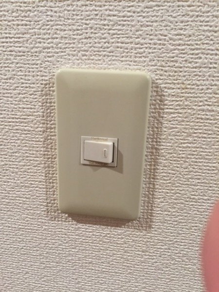 神奈川県藤沢市長後のお客様より　壁スイッチ（照明）→ワイドスイッチへ交換工事のご依頼を頂きました！