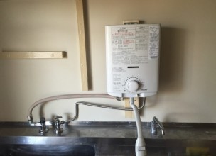 小型湯沸かし器取り付け　横浜市【県営住宅でのガス小型湯沸かし器取り付け工事】