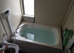 【浴槽リフォーム】バランス釜からホールインワンへの交換工事【市営住宅 in 横浜市磯子区洋光台】