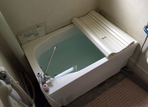 【団地の浴槽交換】バランス釜から給湯器へのお取替工事【東京都大田区西蒲田】