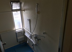 シャワー室としての給湯器の設置工事【県営住宅 in 藤沢市菖蒲沢】