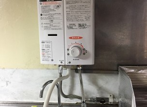 【ガス瞬間湯沸かし器交換】キッチンの小型給湯器のお取替え工事【神奈川県秦野市鶴巻団地】