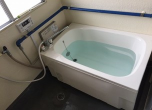 【団地ご入居時】広い浴槽のリモコン式お風呂の新規取り付け工事【藤沢市大庭 in 藤沢西部アパート】