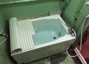 バランス釜から広い浴槽のホールインワンへの交換・リフォーム工事【都営住宅 in 江東区東雲】