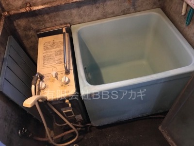 団地用風呂釜　ガスターSR-80S2の交換工事【県営いちょう団地 in 大和市下和田】東京ガスのバランス釜「ガスター SR-80S2」のお取り替え工事の様子を記録したブログです。ぜひご覧ください。その1