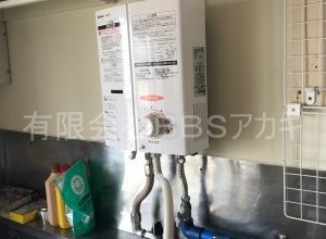 【台所のガス瞬間湯沸かし器】キッチンの給湯器の新規取り付け工事【県営住宅 in 藤沢市大庭】