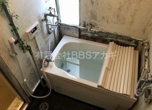 【公営住宅のお風呂のリフォーム】バランス釜からホールインワン給湯器への交換工事【八王子市南大沢】