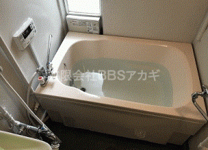 【カラフルな浴槽】団地用ホールインワン給湯器の新規取り付け工事【市営住宅 in 鎌倉市】