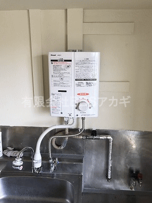 リンナイ　RUS-V51YT(WH) 　台所用小型湯沸器です。