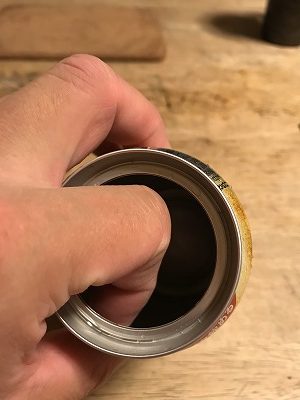 缶の内側は泡立ちの良いグラスのようにザラザラしています。