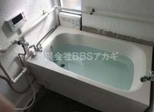 【足を延ばして入りたい】バランス釜から広い浴槽への交換工事【県営住宅 in 横浜市】