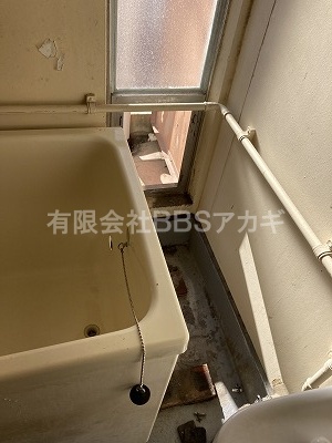 風呂釜を撤去したところです。｜PURPOSE（パーパス） GF-650SBからのお取替工事【県営住宅 in 横浜市港南区】