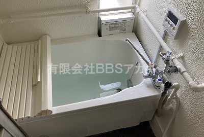 【オートとフルオートの違いとは？】ガスふろ給湯器には自動湯はり機能が付いています。自動湯はり機能は浴槽にお湯を自動的に貯めてくれますが、2通りの方式があります。その違いがオートとフルオートです。間違えてしまうと買い替えは約10年後となるため、間違いなく選ぶ必要があります！詳しくは、今すぐこちらへポチッとアクセス♪