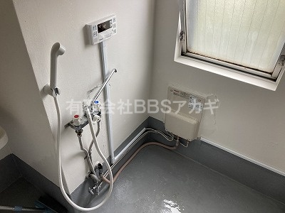 公舎のお風呂場にて、浴槽無しのシャワーの設備の新規取り付け工事を行いました【公舎 in 横浜市】