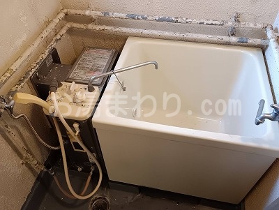 【団地用風呂釜撤去工事】バランス釜＆浴槽＆キッチンのガス湯沸かし器の取り外し＆処分【県営住宅 in 秦野市】