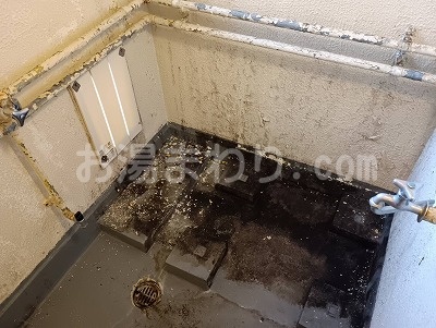 【団地用風呂釜撤去工事】バランス釜＆浴槽＆キッチンのガス湯沸かし器の取り外し＆処分【県営住宅 in 秦野市】