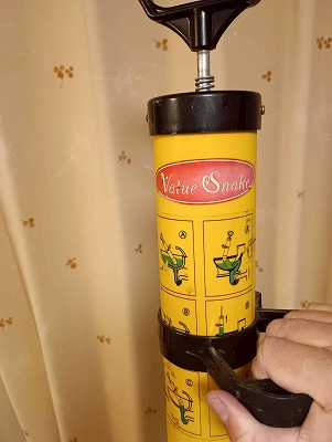 キッチンのシンクの急な排水口の水つまりを自分で簡単に一瞬で「あっ!」という間に解消できるプロ用グッズのご紹介♪