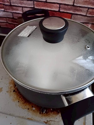 茹で始めて1分たったら火を止めて、タイマーが鳴るまで徹底放置！