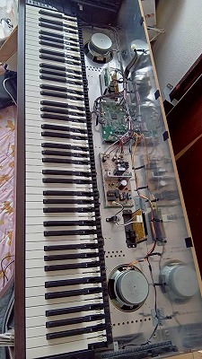 電子ピアノの内部